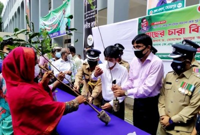 মেহেরপুর যুব উন্নয়ন অধিদপ্তরের গাছের চারা বিতরণ মেহেরপুর যুব উন্নয়ন অধিদপ্তরের গাছের চারা বিতরণ